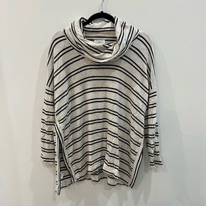 Light cowl neck sweater - Lou & Grey